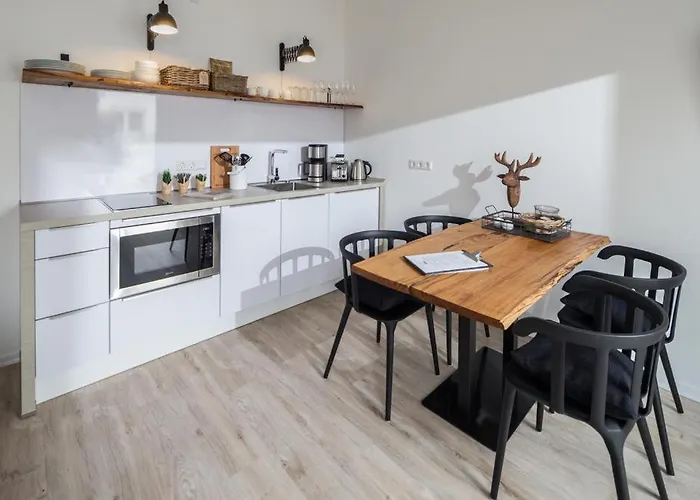 Lucia Whg 3 アパート *