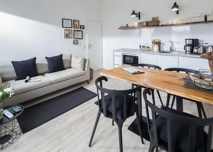 Lucia Whg 3 アパート